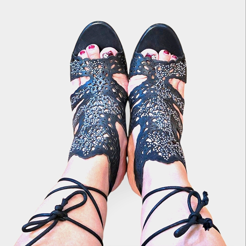STEVE MADDEN (steven)Elegant Black Lace-Up Sandals